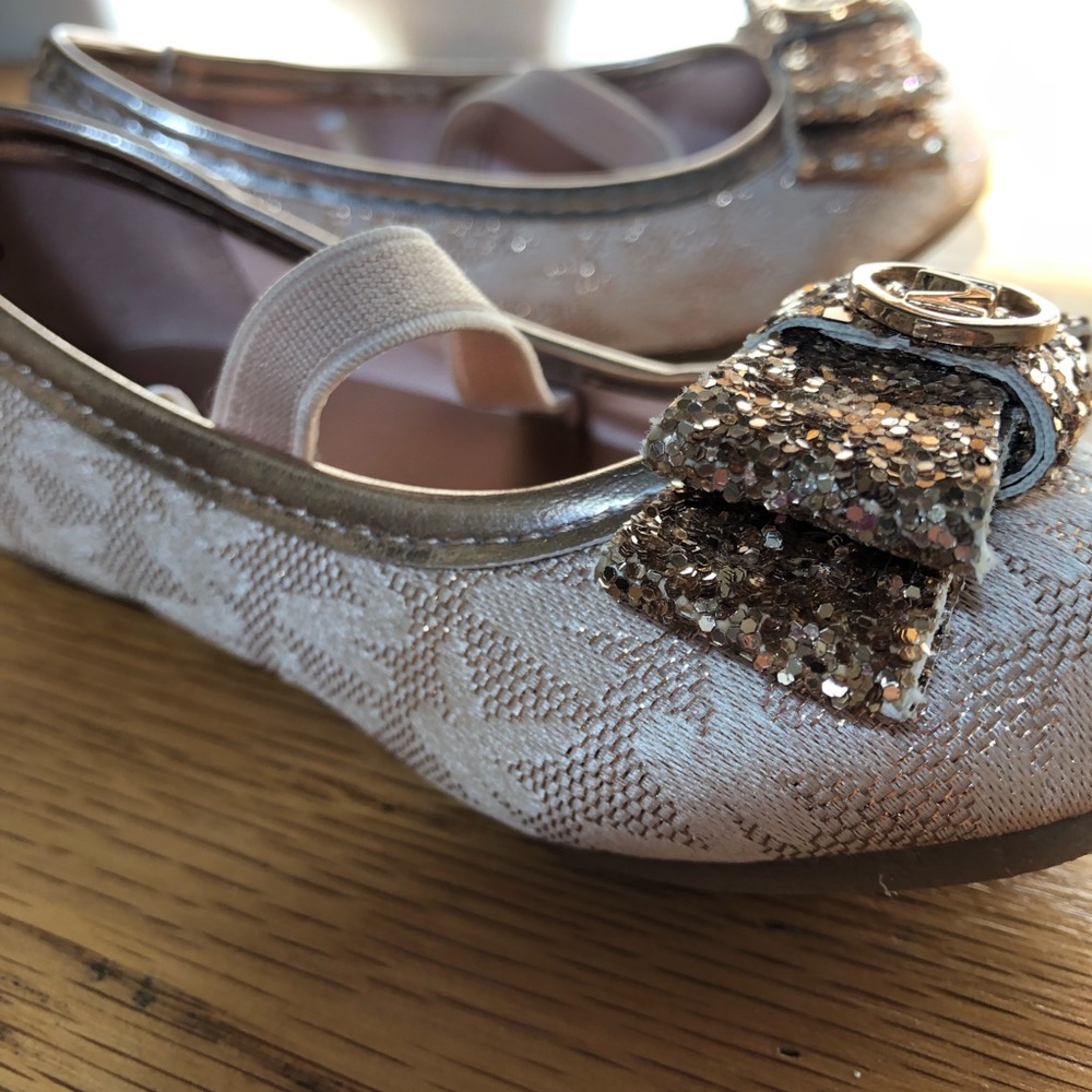 Michael Kors rose gold ballet slipper w/bow US 6
